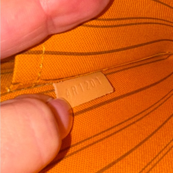 Louis Vuitton Damier Azur Neverfull MM Pouchette - Picture 8 of 10